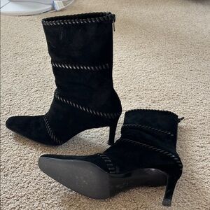 Blk suede boots